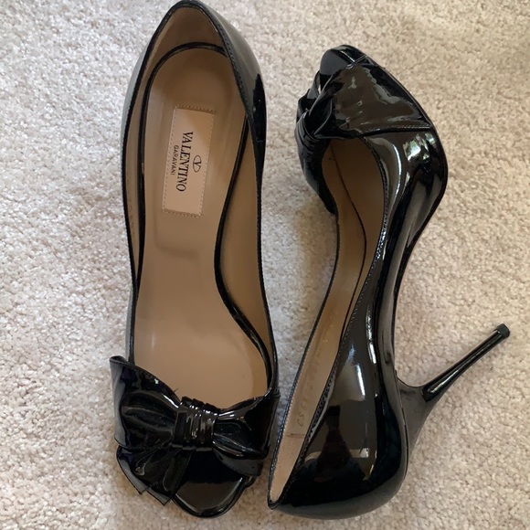 Valentino Garavani (authentic) size 37 (7 US) EUC worn once patent Black - Picture 1 of 13